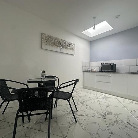 Hotel Aspire 860 Colchester Zewnętrze zdjęcie